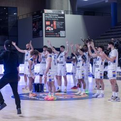 img-9885-web-67576b3d16667094255837.jpg